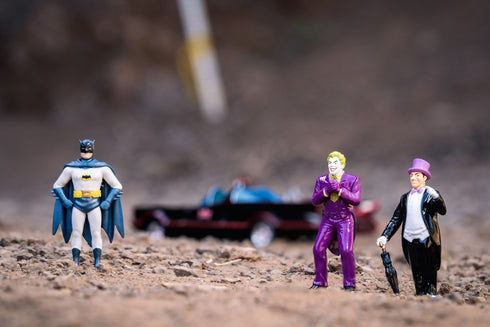 Jada Toys Batman 1966 Batmobile with Batman Robin Penguin and Joker Figures 1/24 Diecast Model