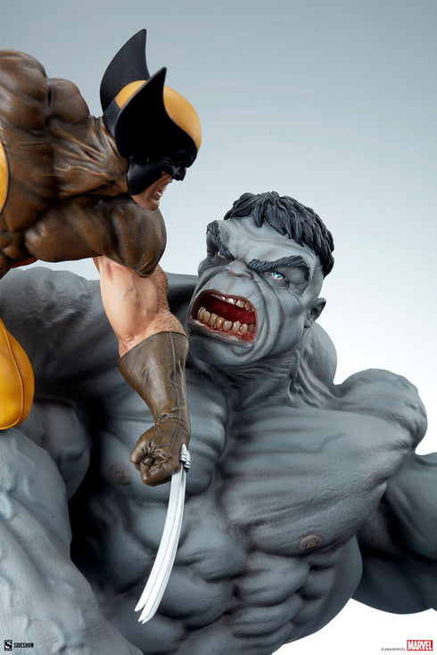 Sideshow Collectibles Marvel Grey Hulk vs Wolverine Statue