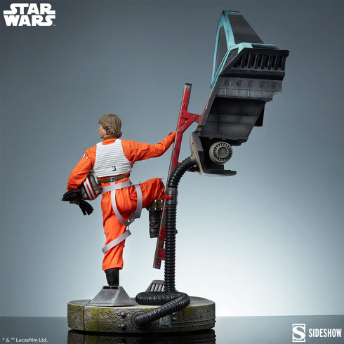 Sideshow Collectibles Star Wars Luke Skywalker & X-Wing: Red Five, Standing By Premium Format Figure 1/4 Statue