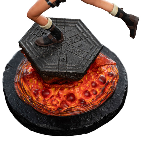 Weta Tomb Raider Lara Croft The Sanctuary of Flame Mini Statue